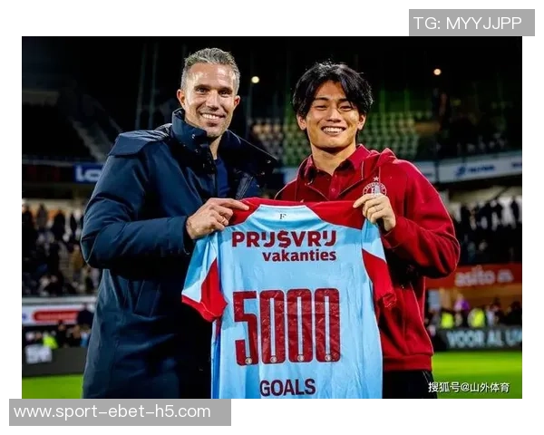 范佩西之子替补出场梅开二度却遭绝杀球队遗憾3-4落败